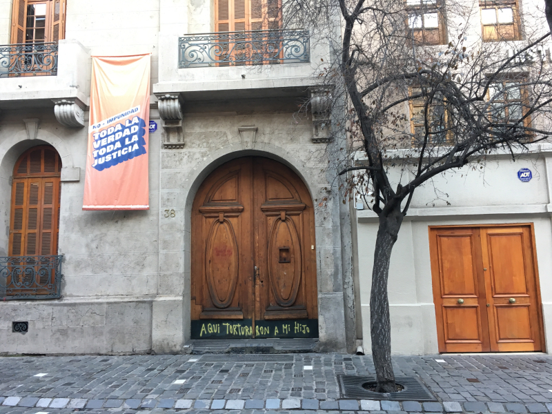 alternate shot of entrance to Londres 38