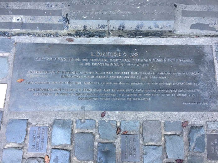 informational plate outside Londres 38